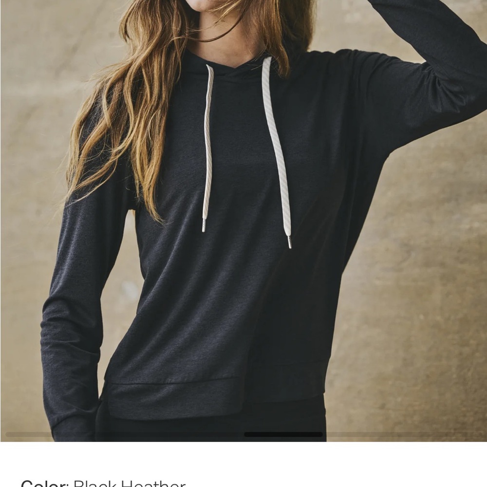 Vuori Women’s Halo Essential Hoodie- charcoal grey, size L